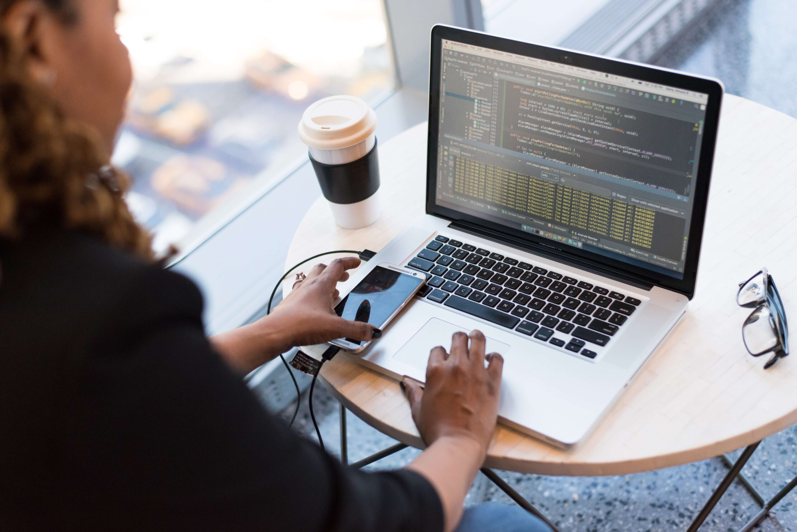 développeuse au travail